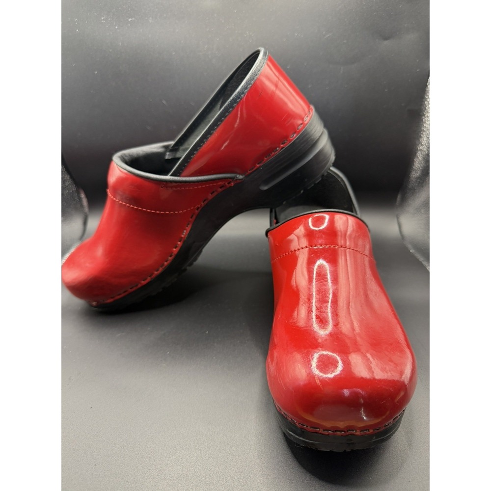 Sanita 'Professional Patent' Closed Clogs in Red US Size 10 /EU41 Nurse Comfort